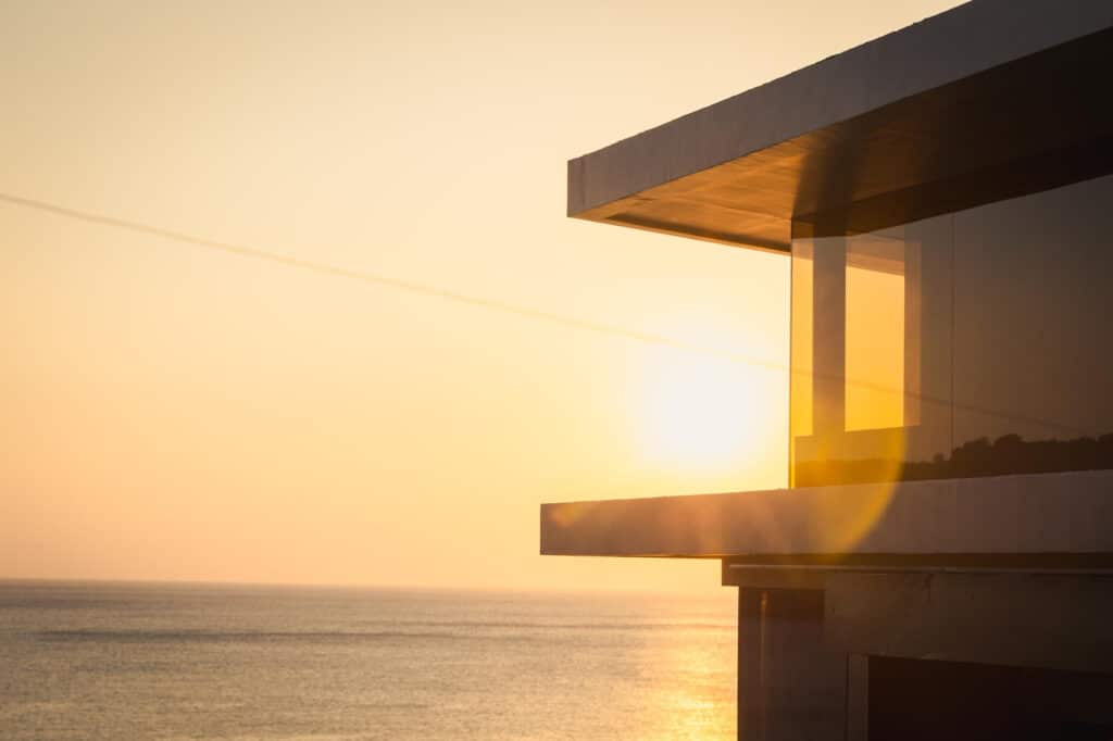 Casa con el atardecer